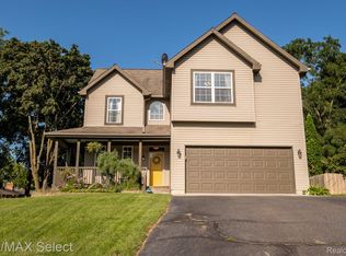 15242 Weller Ct, Holly, MI