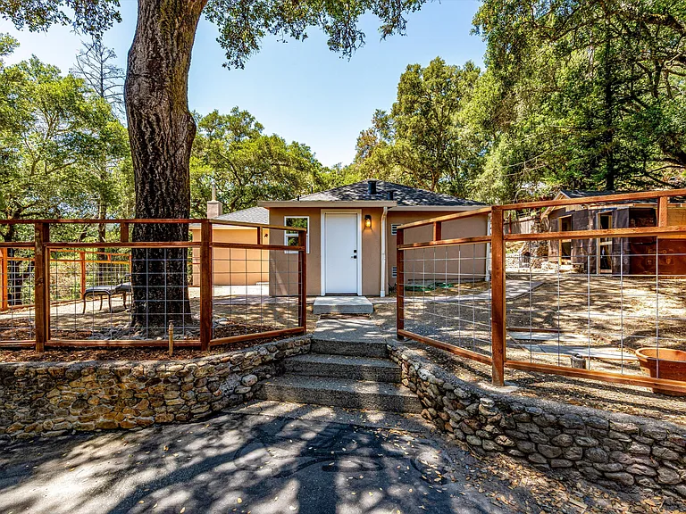 9342 Chalk Hill Rd — Photo 3