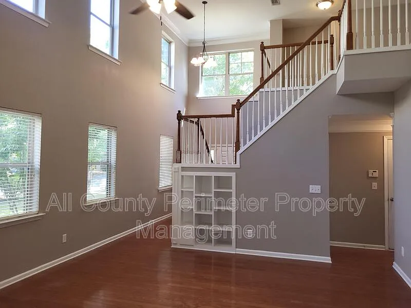 3 bed, 2.5 bath, 1844 sqft, $2,445 — Photo 3