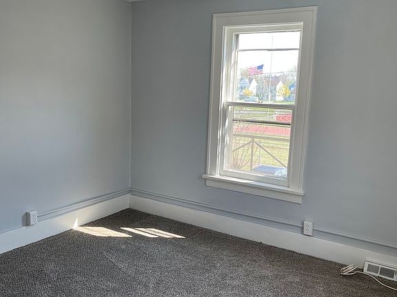4th image of 169 Nassau Ave #11