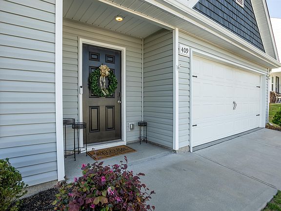 3rd image of 409 Dawn Meadow Ct