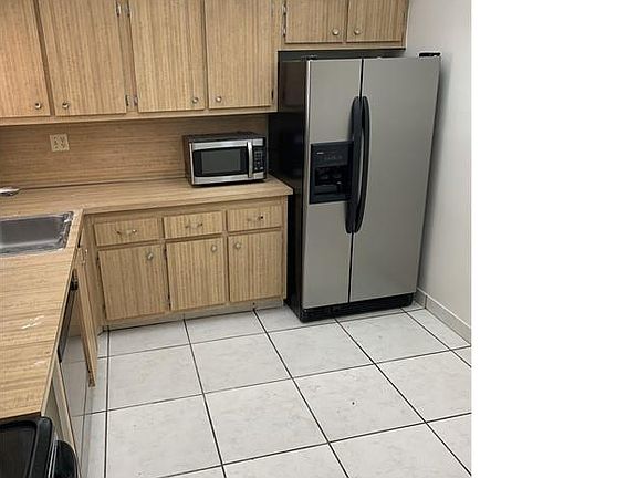 4th image of 840 NE 199th St APT 106B