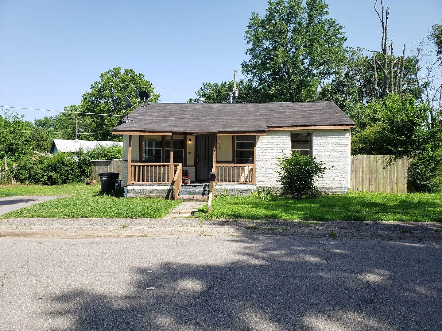 Central air and Heat 4 Bedroom home — Photo 1
