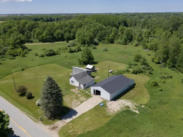 23915 36th Ave, Ravenna, MI 49451
