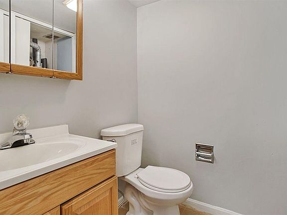 4th image of 1848 Whitney Dr