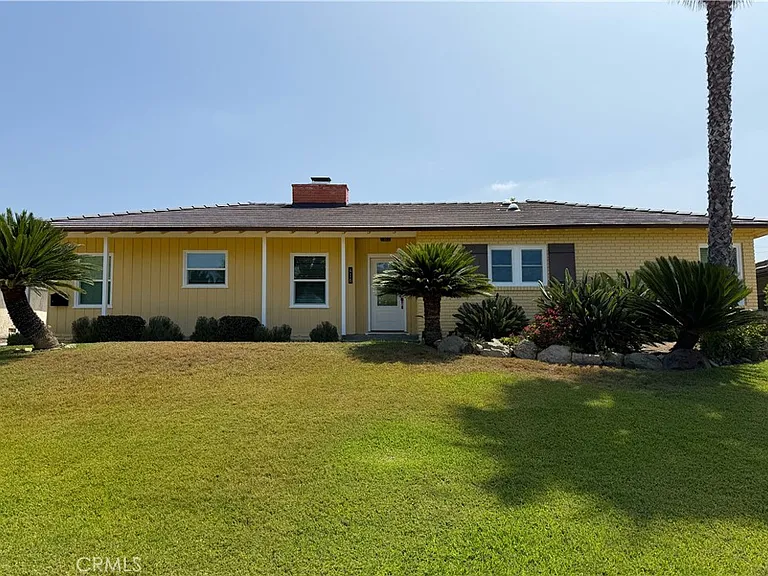 416 Drake Rd — Photo 2