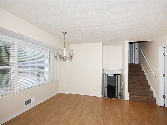 2nd image of 2678 Majestic Cir