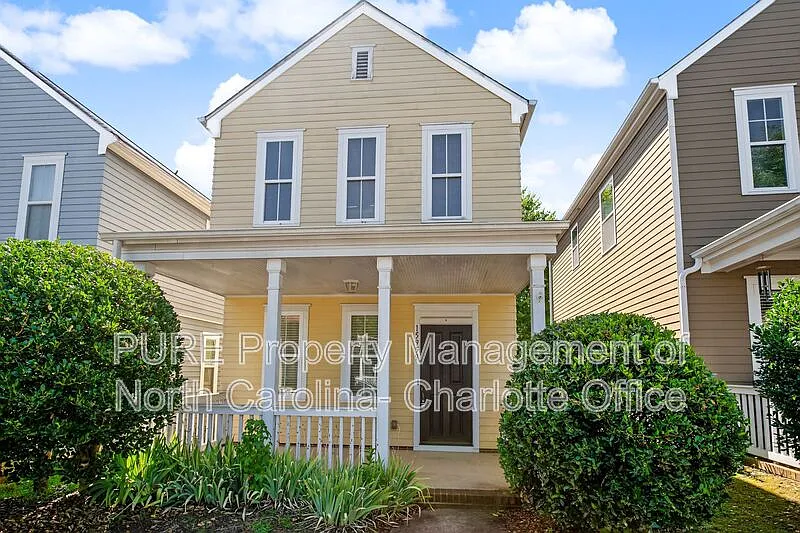3 bed, 2.5 bath, 1299 sqft, $1,799 — Photo 2