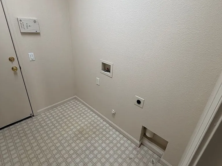 3533 Santiago Ave — Photo 9
