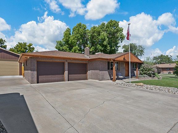2nd image of 629 Panorama Dr