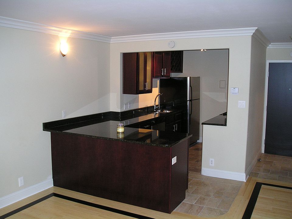 1st image of 700 E  8th Street #09P