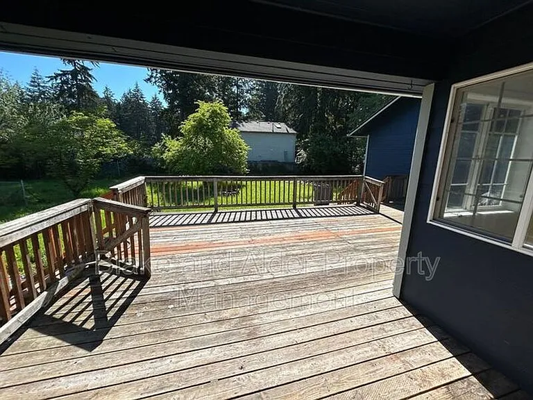 198 NE 157th Ave — Photo 32