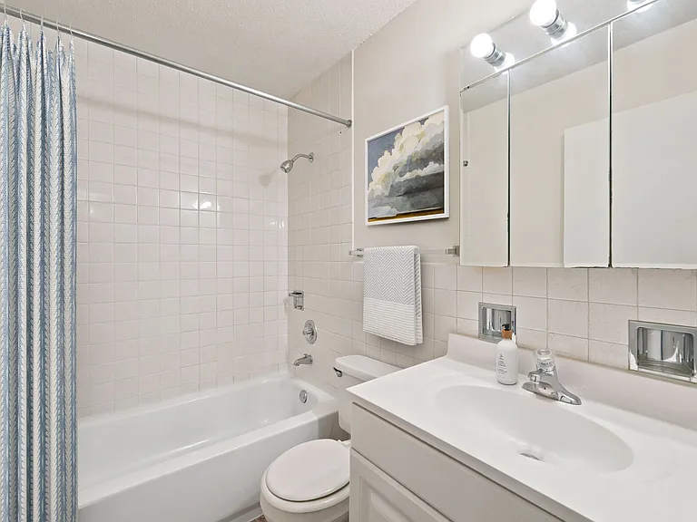 The Pavilion Apartments — Photo 6
