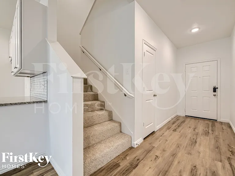7384 Parkside Place Dr — Photo 4