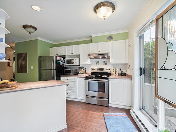 3rd image of 936 Fairfield Rd #102