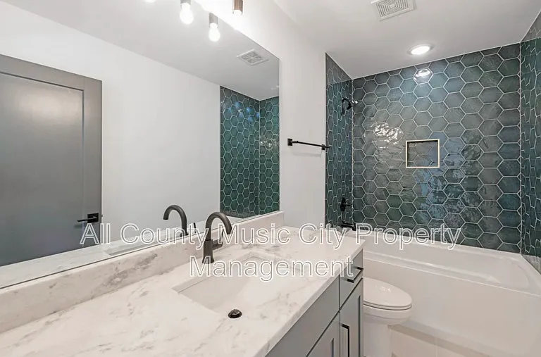 204B Alta Loma Rd — Photo 11