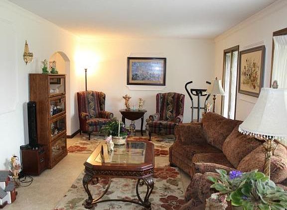 2nd image of 2122 Frances Ct