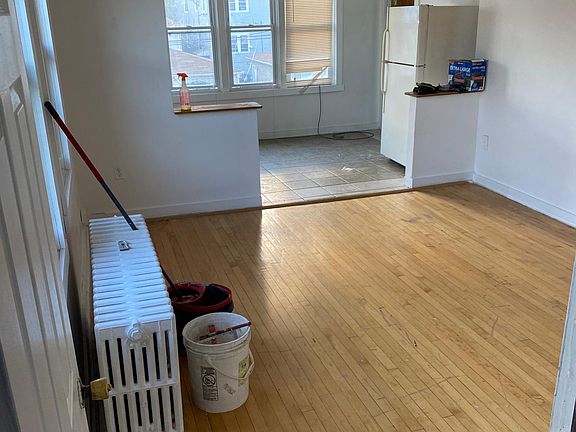 4th image of 2316 N Moody Ave #1