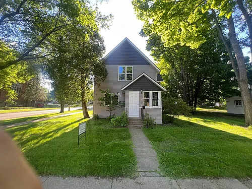 1002 9th St E Photo 1