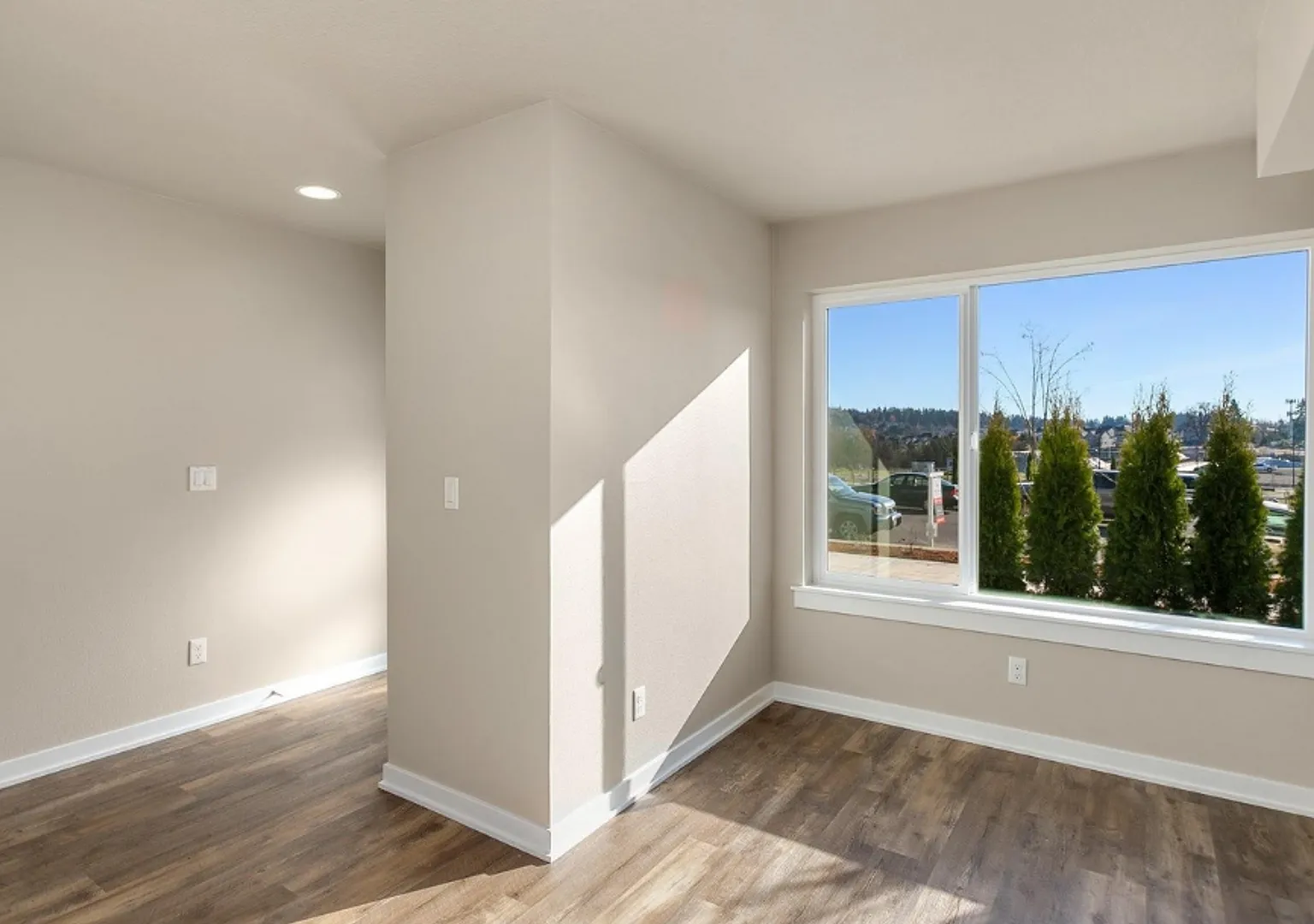Stunning Newer Construction Home With 2 Master Suites Located in the Desirable Mountainside Heigh... — Photo 4