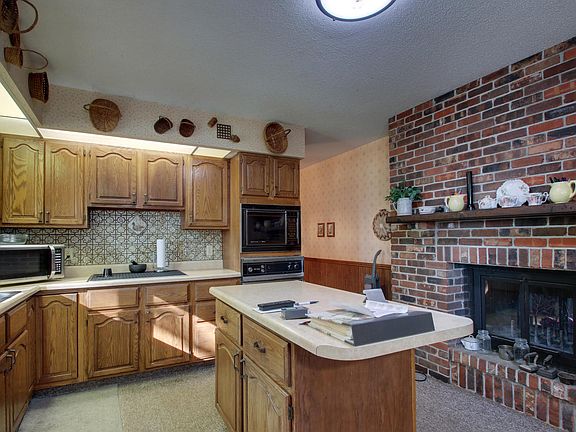 4th image of 1620 Gayla Dr