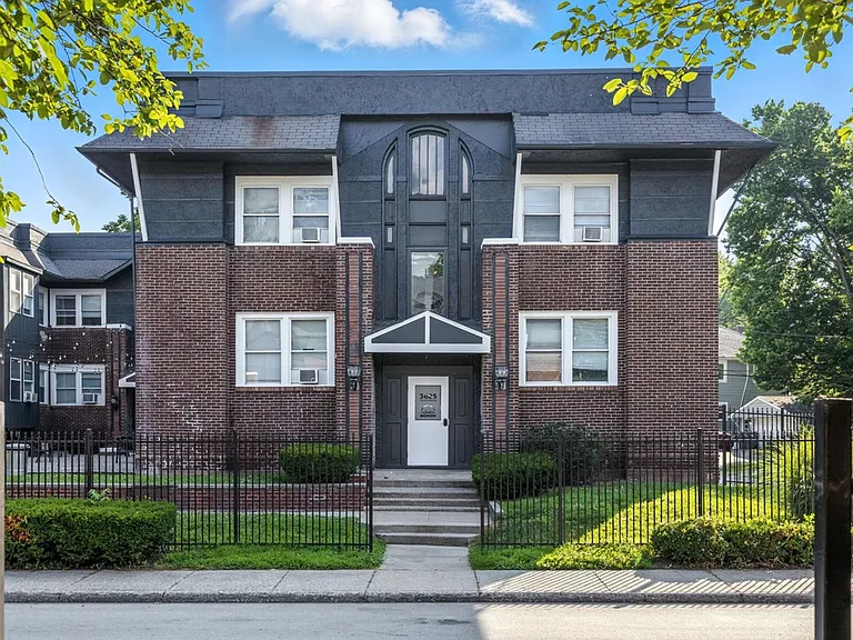 Balsam Avenue Apartments: The Courts — Photo 6