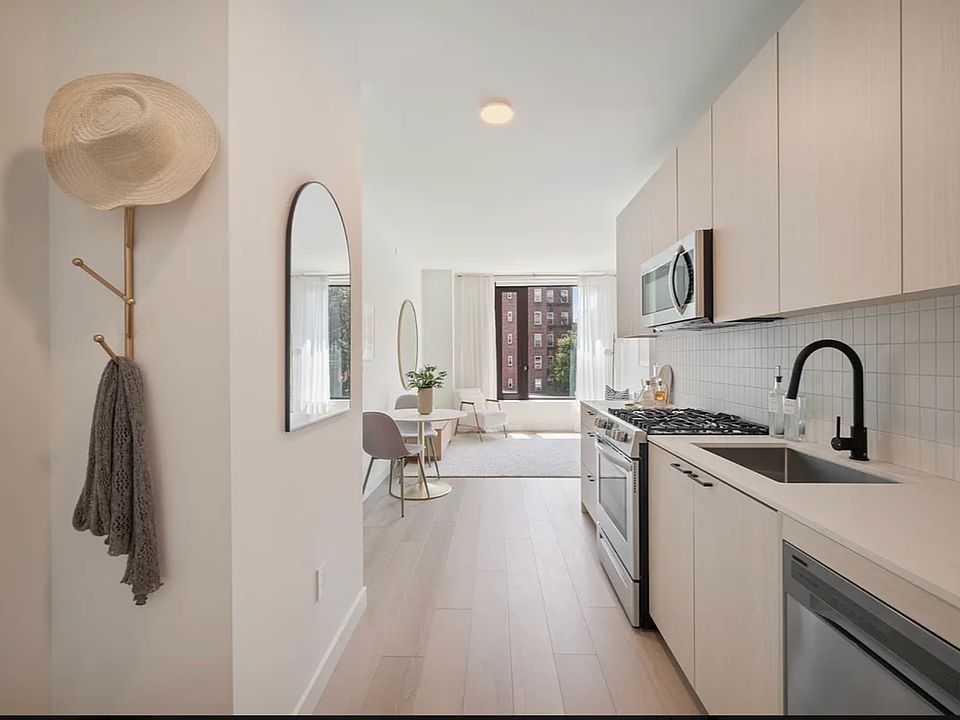 1st image of 15310 88th Ave #504