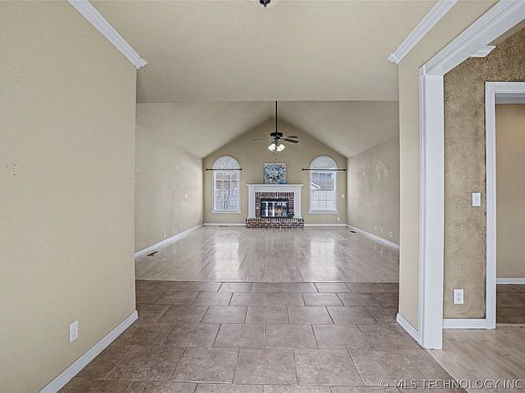4th image of 1300 E Boise St