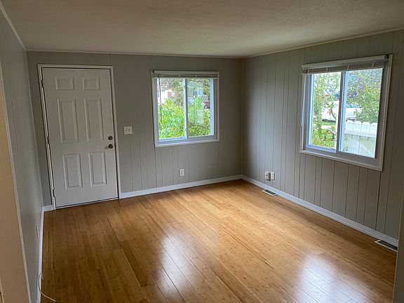 5th image of 21197 Woodward St
