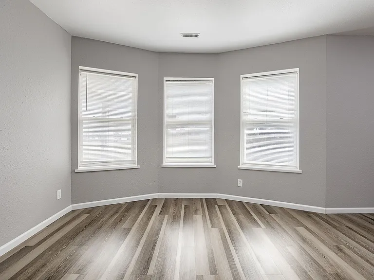 210 S 24th St #202 — Photo 10