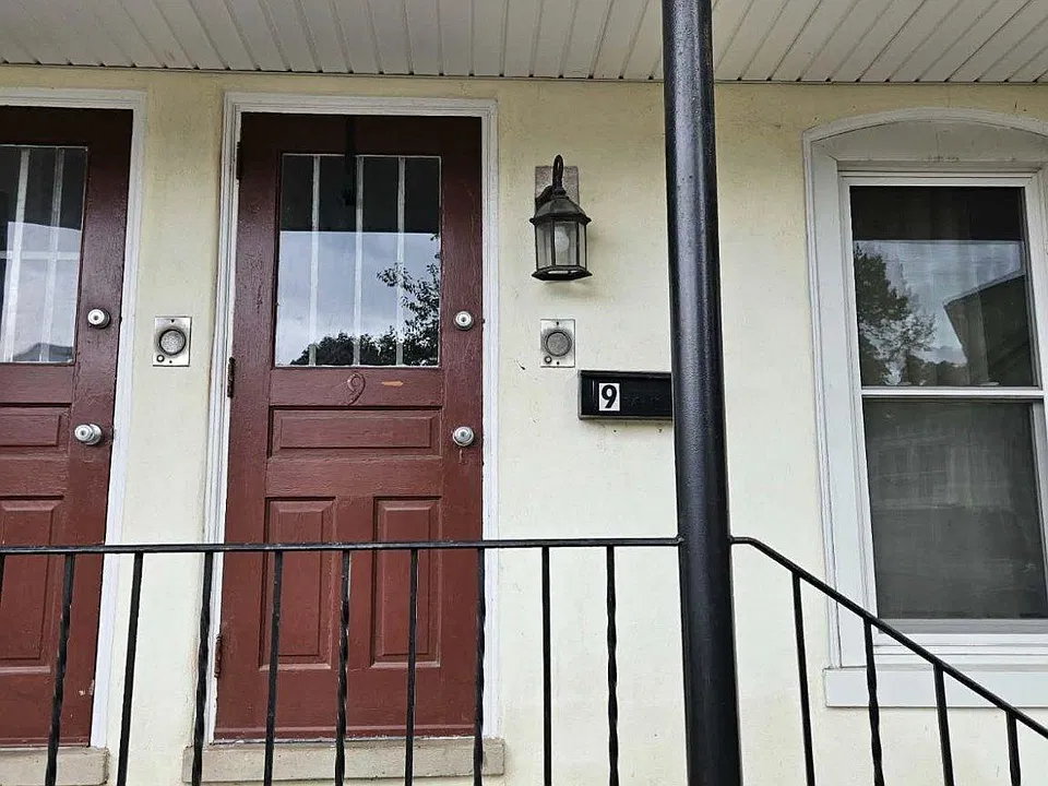 9 N West St