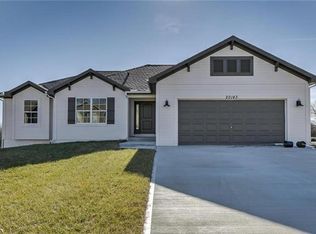 1706 Willow Ln, Kearney, MO 64060