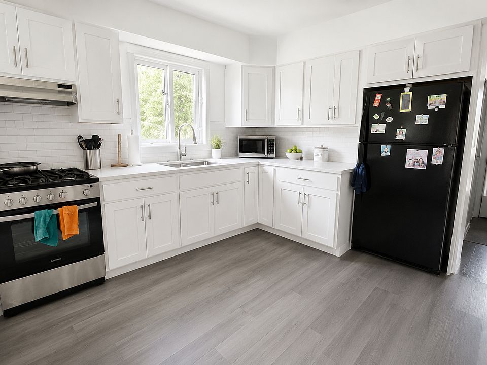 Kitchen
(AI GENERATED PHOTO OF ILLUSTRATION OF WHAT IT WILL LOOK LIKE AFTER RENOVATIONS) 
Will upload actual pictures once renovations are completed.