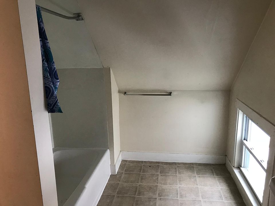 2nd image of 12 Spruce St APT 2