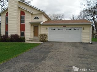 28567 N Monroe St, Wauconda, IL 60084