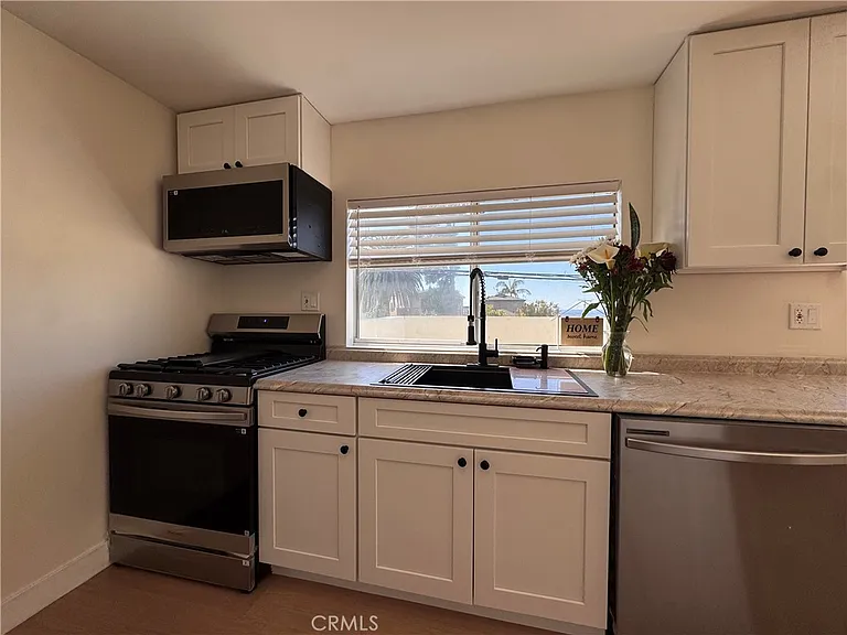 1734 Prospect Ave #B — Photo 8