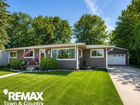 520 Sunnyside Dr, Flushing, MI 48433
