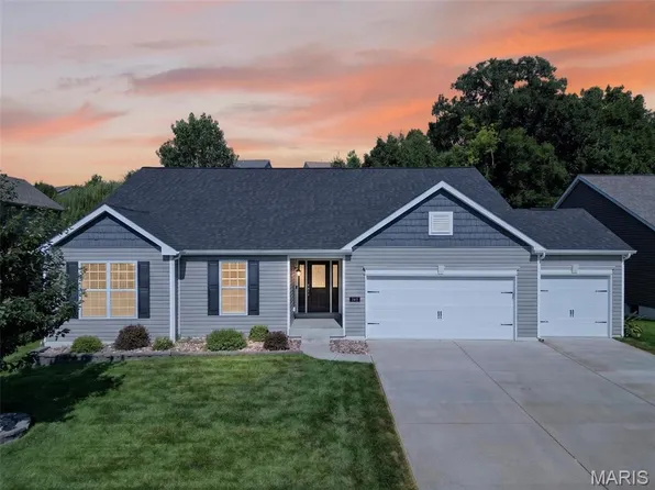 345 Mystic Brook Dr, O'Fallon, MO 63366