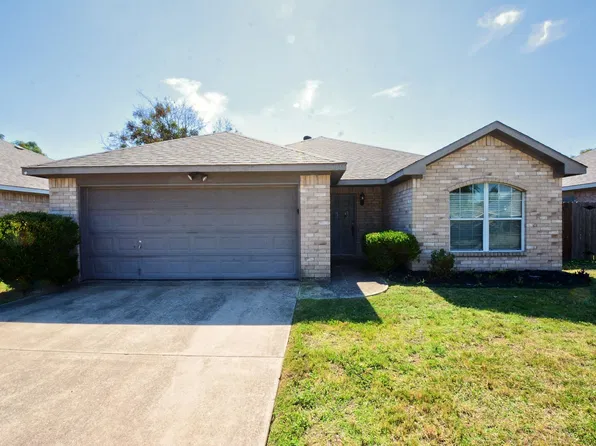 104 Camden Ct, Irving, TX 75061