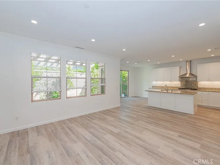 158 Damsel — Photo 8