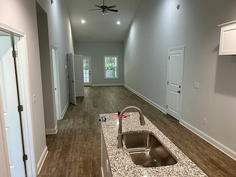 107 Lenox Cir — Photo 2
