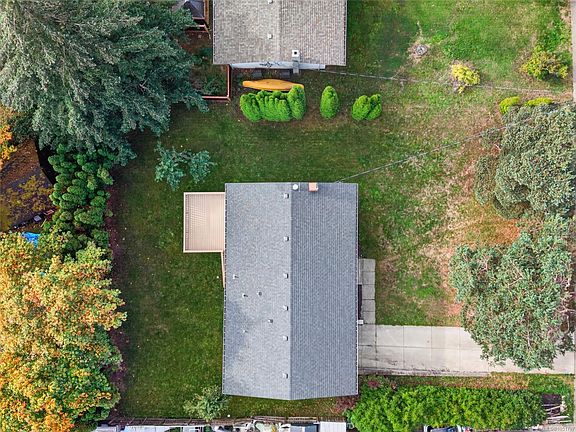 2nd image of 1665 Dingwall Rd