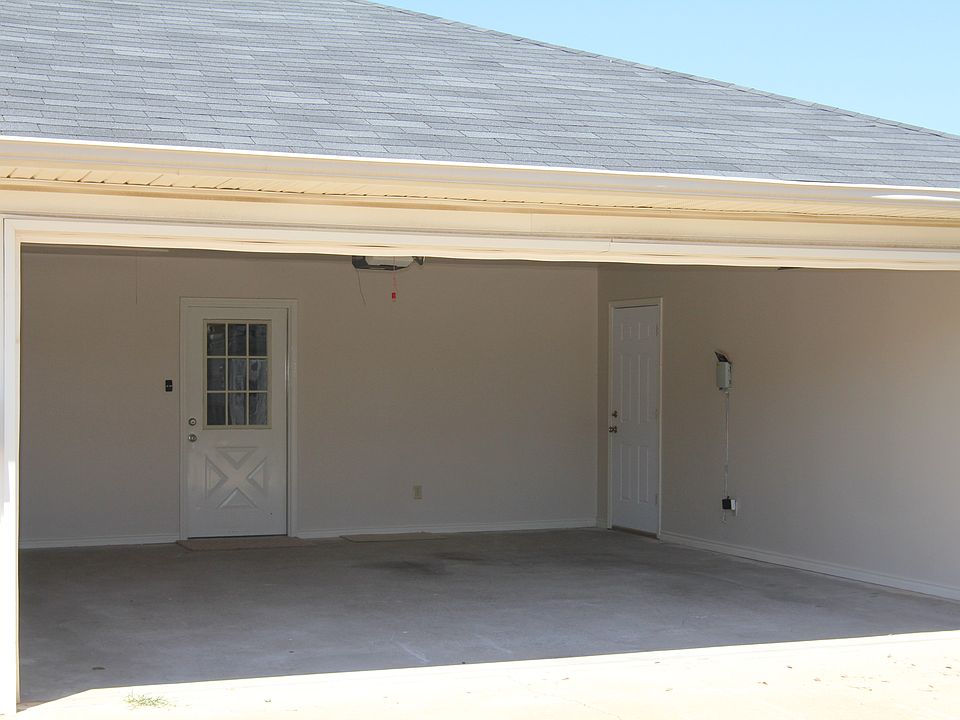 2nd image of 3403 Lexington Dr