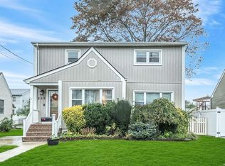 229 Roosevelt Ave, Freeport, NY 11520