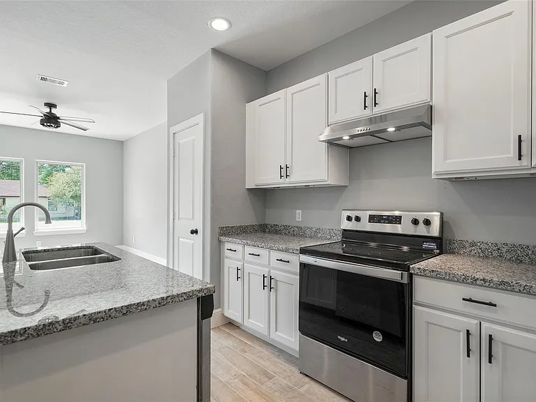 4205 Elmwood St #B — Photo 16