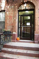 Rented by R New York