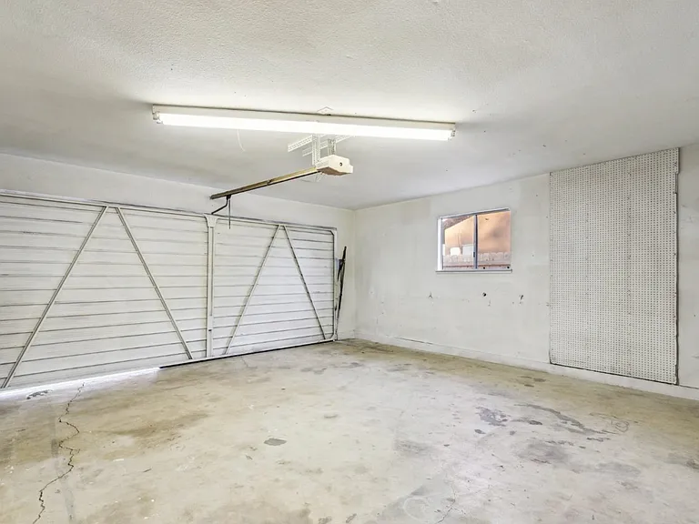 929 Moffat Dr — Photo 16