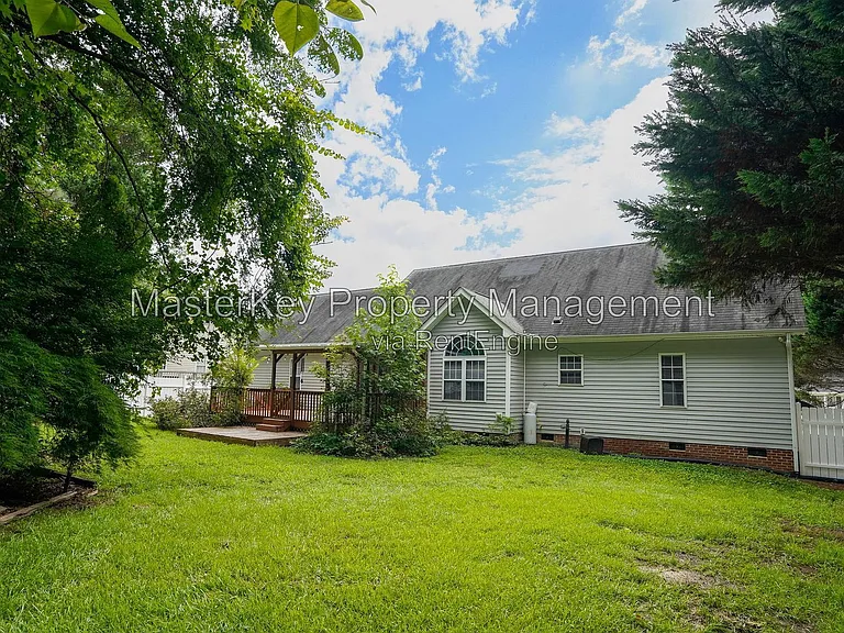 1008 Knighthood Ln — Photo 28