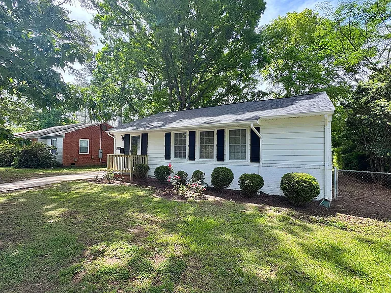 2420 Milburnie Rd — Photo 2