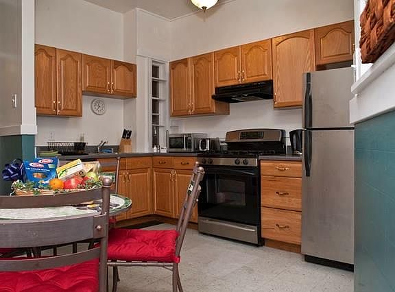 2nd image of 820A Bay St
